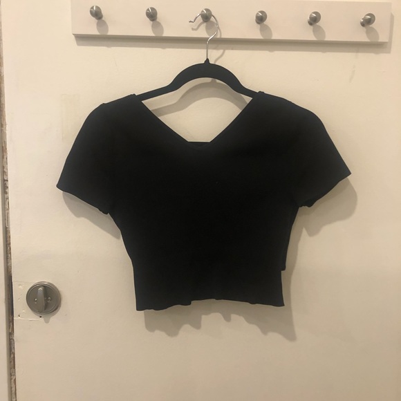 Aritizia Babaton Sculpt Cross-front Crop Top - Picture 3 of 5